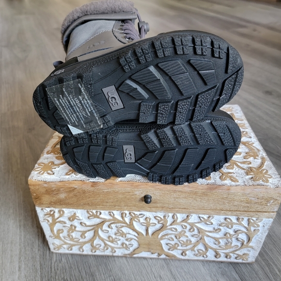 UGG Kids Butte II Togle Tall CWR Snow Boot - Picture 9 of 10